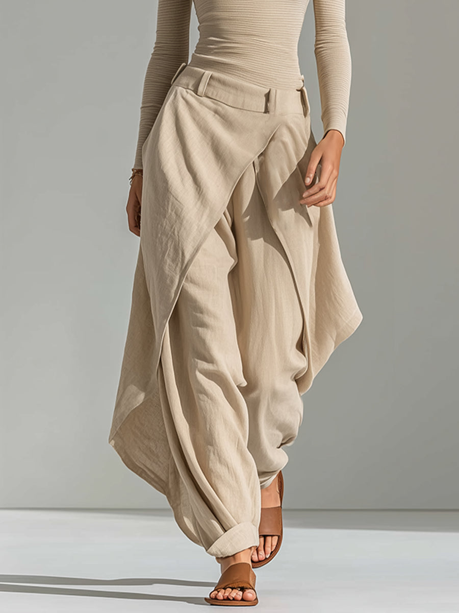 Éveline | Conjunto con top beige de cuello barco y unos pantalones anchos con volantes