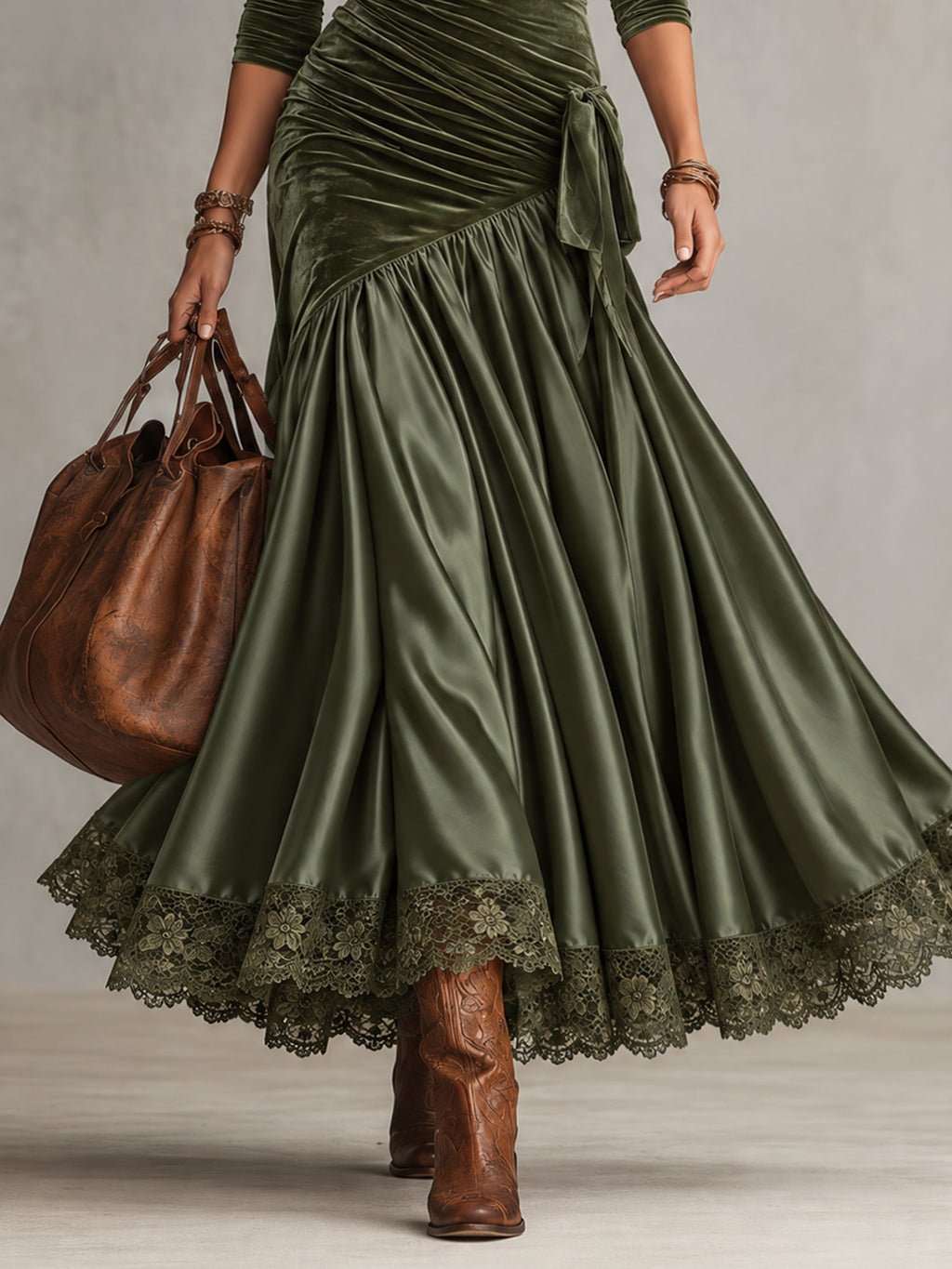 Vestido largo verde oliva con bajo de encaje
