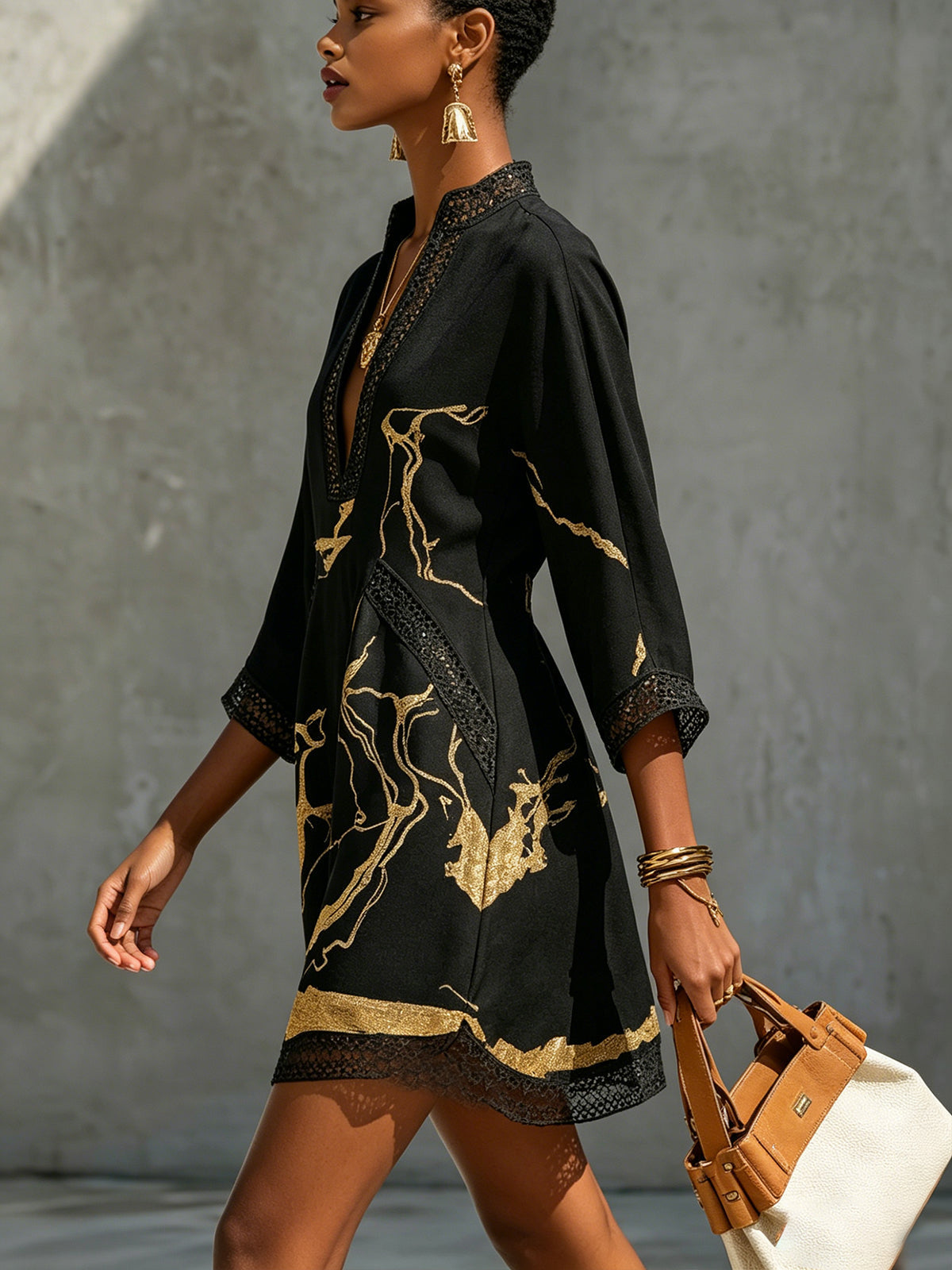 Donatella - Minivestido negro con estampado de mármol dorado y encaje de ganchillo