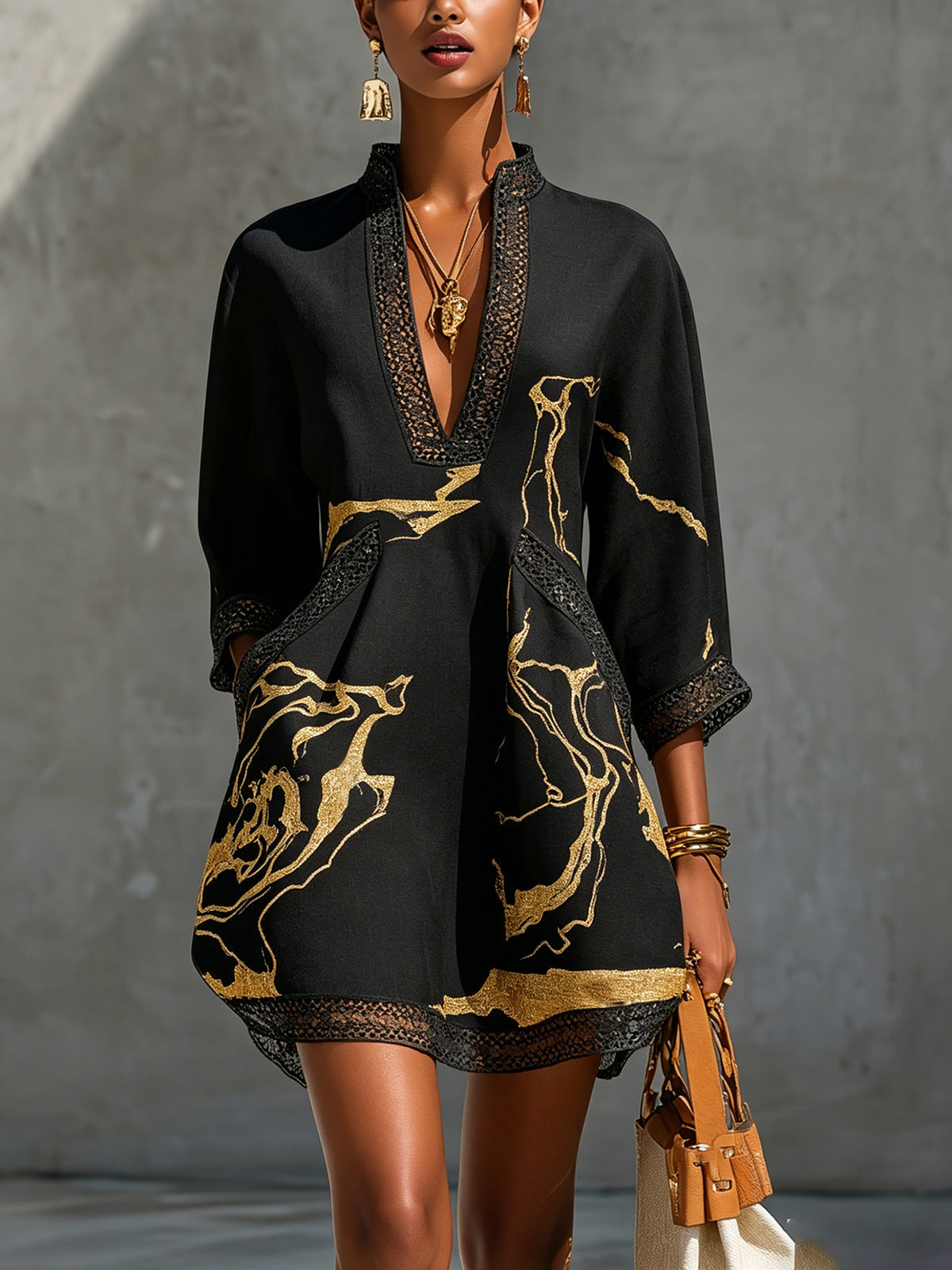 Donatella - Minivestido negro con estampado de mármol dorado y encaje de ganchillo