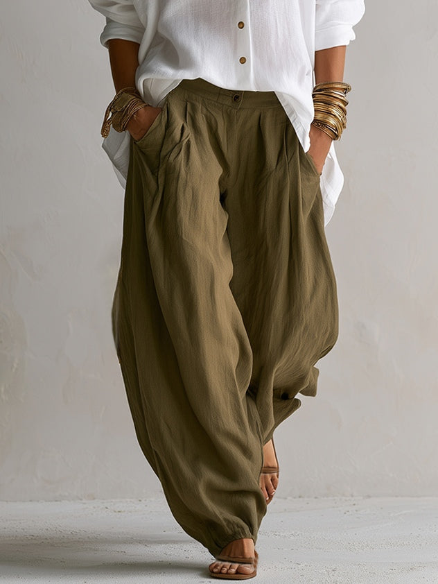 Capucine | Camisa blanca holgada y pantalones Lantern verde oliva