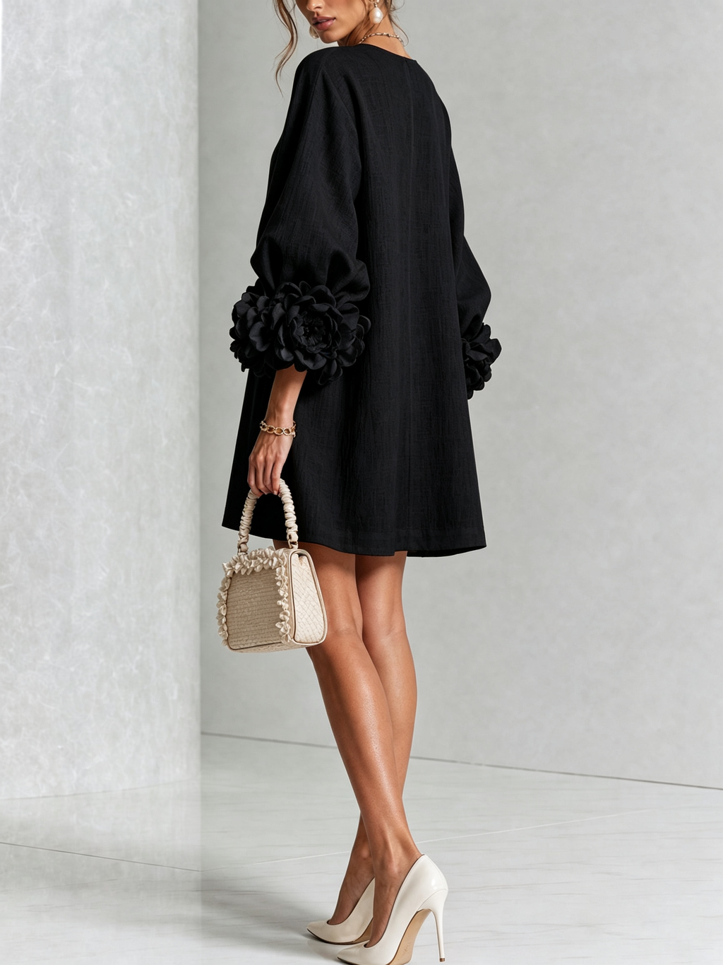 Vestido mini blanco con botones con motivos florales y mangas con motivos florales extravagantes