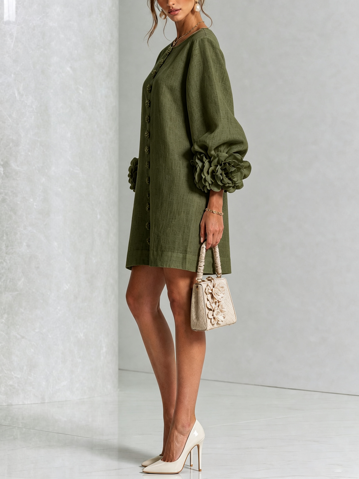 Vestido mini tipo camisa con estampado floral en verde oliva y puños florales extravagantes