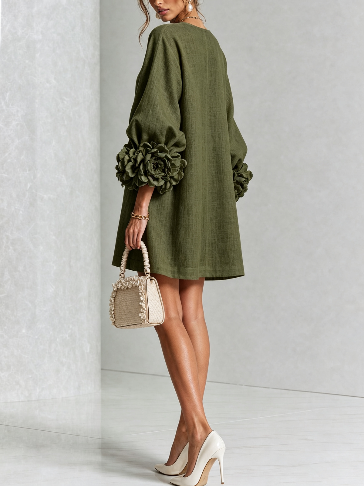 Vestido mini blanco con botones con motivos florales y mangas con motivos florales extravagantes