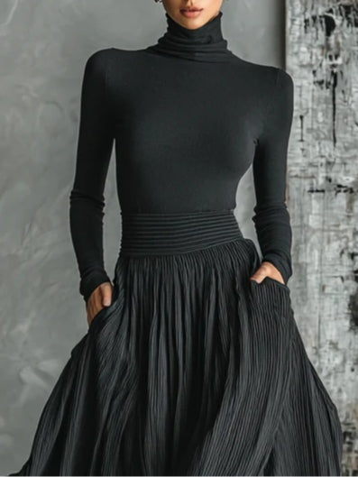 Prudence | Conjunto de falda plisada y camiseta de cuello vuelto negro